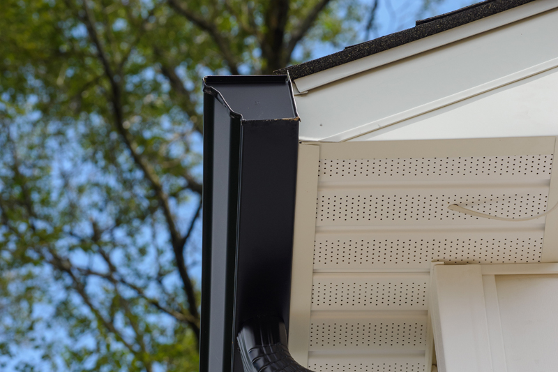 Rain Gutter of Roof , With Metal Corner Steel Wall Roof.